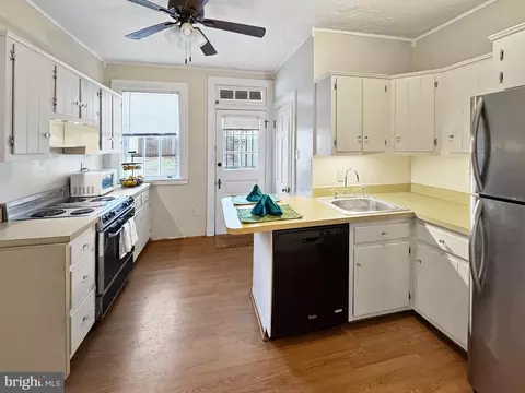 Kitchen - 709 Dryden Dr, Baltimore, MD 21229 photo 1 of 2