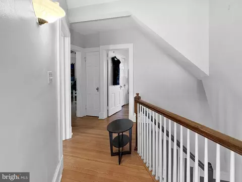 Entry Way - 709 Dryden Dr, Baltimore, MD 21229 photo 2 of 2