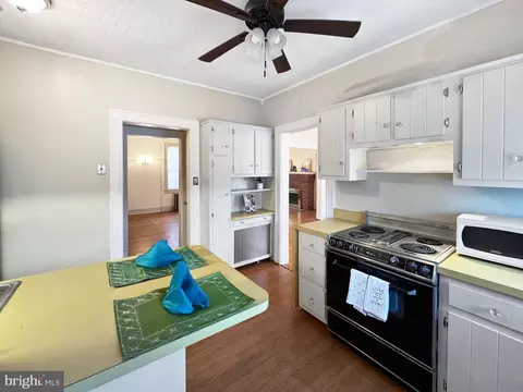 Kitchen - 709 Dryden Dr, Baltimore, MD 21229 photo 2 of 2