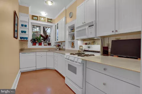 Kitchen - 607 Somerset Rd #2, Baltimore, MD 21210 photo 1 of 1