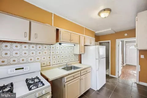 Entry Way - 1538 E Cold Spring Ln, Baltimore, MD 21218 photo 2 of 3