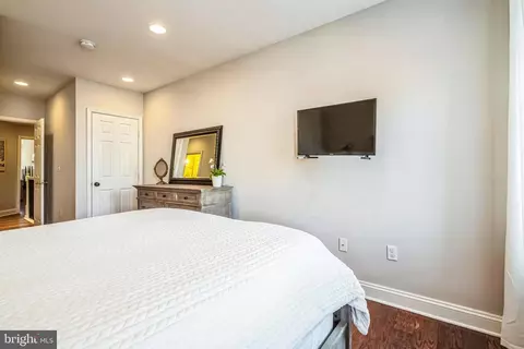 Bedroom - 507 E Clement St, Baltimore, MD 21230 photo 2 of 3