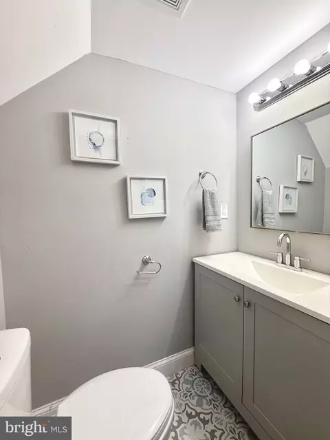 Bath - 616 S Luzerne Ave S, Baltimore, MD 21224 photo 1 of 14