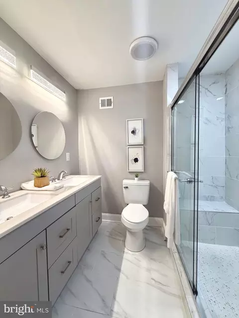 Bath - 616 S Luzerne Ave S, Baltimore, MD 21224 photo 6 of 14