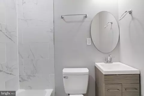 Bath - 616 S Luzerne Ave S, Baltimore, MD 21224 photo 2 of 14