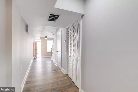 Entry Way - 616 S Luzerne Ave S, Baltimore, MD 21224 photo 10 of 23