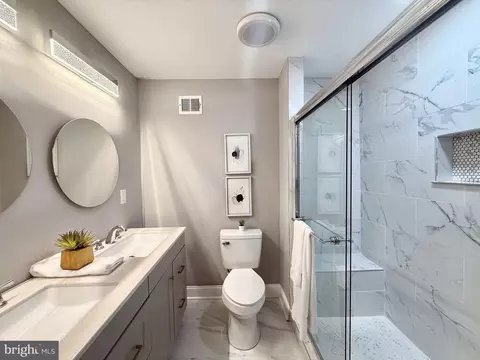 Bath - 616 S Luzerne Ave S, Baltimore, MD 21224 photo 7 of 14
