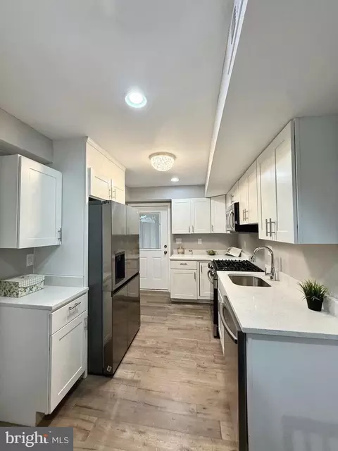 Kitchen - 616 S Luzerne Ave S, Baltimore, MD 21224 photo 5 of 5
