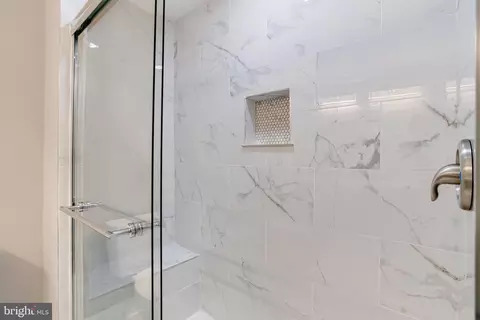 Bath - 616 S Luzerne Ave S, Baltimore, MD 21224 photo 8 of 14