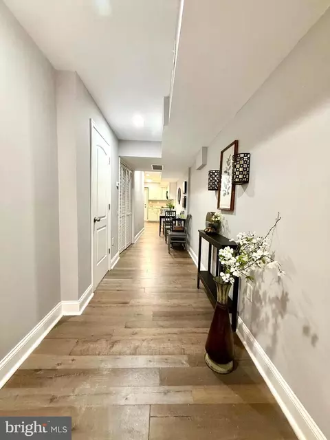 Entry Way - 616 S Luzerne Ave S, Baltimore, MD 21224 photo 13 of 23