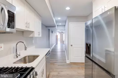 Entry Way - 616 S Luzerne Ave S, Baltimore, MD 21224 photo 16 of 23