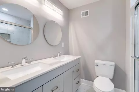 Bath - 616 S Luzerne Ave S, Baltimore, MD 21224 photo 5 of 14