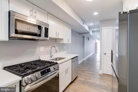 Entry Way - 616 S Luzerne Ave S, Baltimore, MD 21224 photo 15 of 23