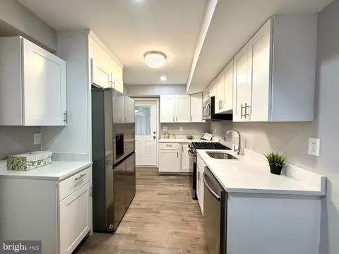 Kitchen - 616 S Luzerne Ave S, Baltimore, MD 21224 photo 3 of 5