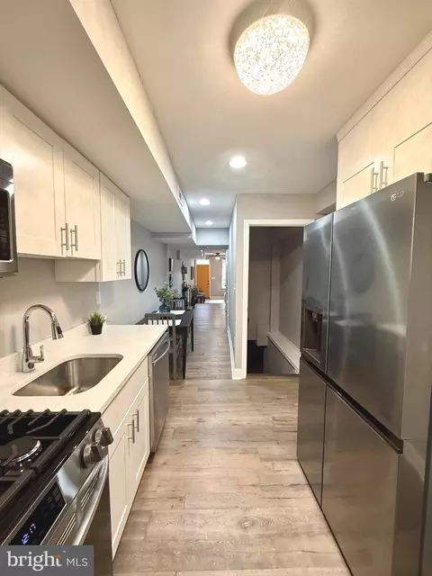 Entry Way - 616 S Luzerne Ave S, Baltimore, MD 21224 photo 17 of 23