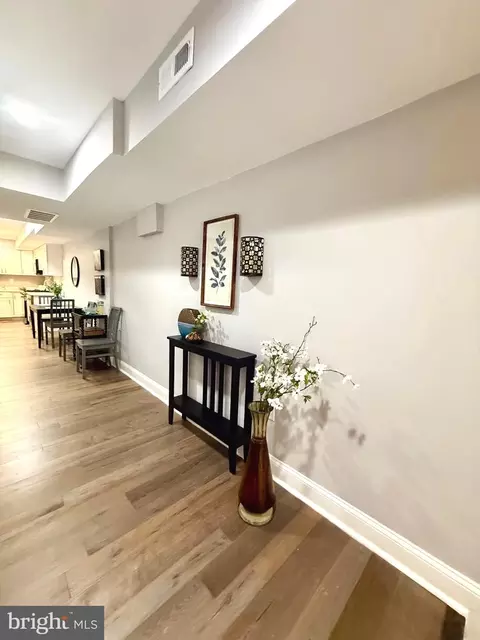 Entry Way - 616 S Luzerne Ave S, Baltimore, MD 21224 photo 9 of 23