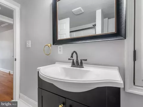 Bath - 623 S Durham St, Baltimore, MD 21231 photo 1 of 2