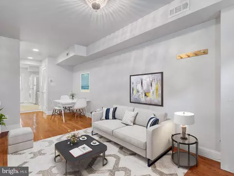 Living - 623 S Durham St, Baltimore, MD 21231 photo 1 of 4