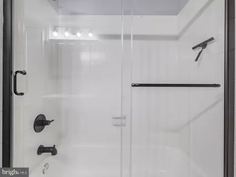 Bath - 623 S Durham St, Baltimore, MD 21231 photo 2 of 2