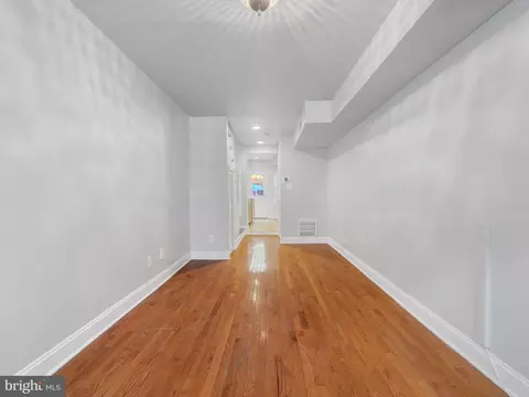 Living - 623 S Durham St, Baltimore, MD 21231 photo 2 of 4