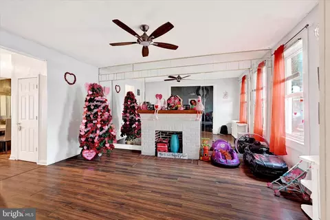 Entry Way - 3117 Baker St, Baltimore, MD 21216 photo 1 of 3