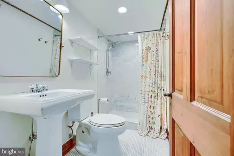 Bath - 608 W 38th St, Baltimore, MD 21211 photo 3 of 4