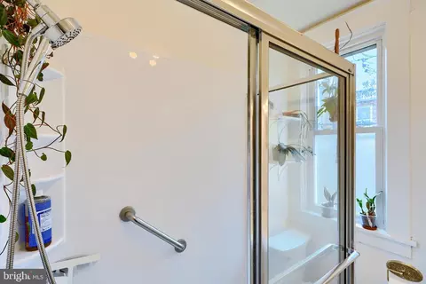 Bath - 608 W 38th St, Baltimore, MD 21211 photo 2 of 4
