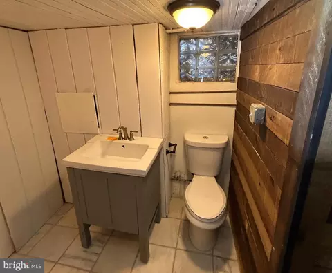 Bath - 44 E Barney St, Baltimore, MD 21230 photo 2 of 3