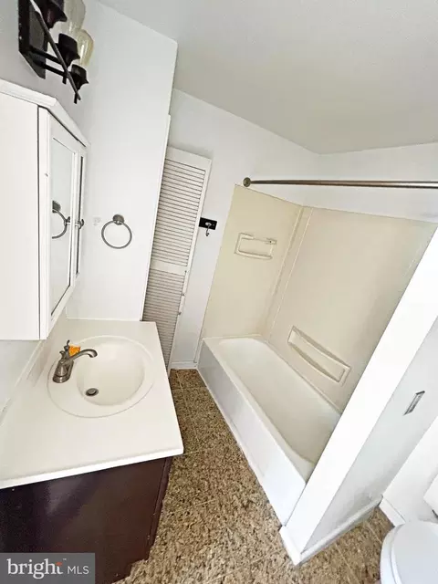 Bath - 44 E Barney St, Baltimore, MD 21230 photo 1 of 3