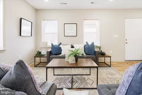820 Mount Holly St, Baltimore, MD 21229 photo 3
