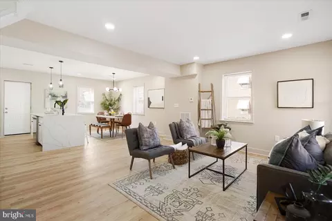 820 Mount Holly St, Baltimore, MD 21229