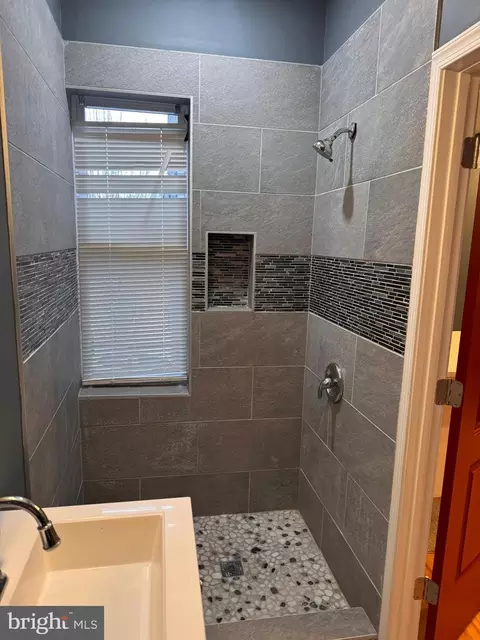 Bath - 1316 N Milton Ave N, Baltimore, MD 21213 photo 1 of 6