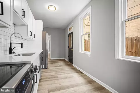 Entry Way - 118 Wolfe St, Baltimore, MD 21231 photo 3 of 7