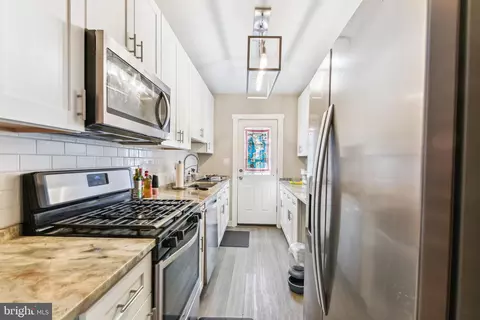 Entry Way - 412 Drew St, Baltimore, MD 21224 photo 1 of 2