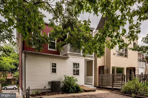 Exterior - 208 E 32nd St, Baltimore, MD 21218 photo 6 of 7