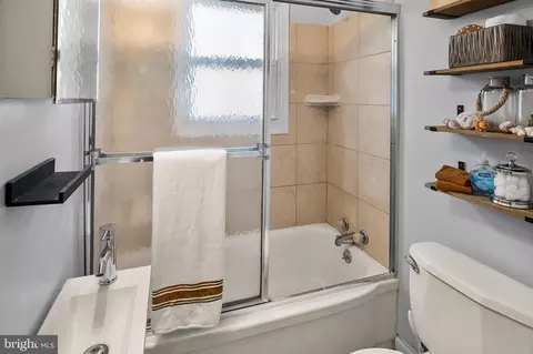 Bath - 4417 Craddock Ave, Baltimore, MD 21212 photo 1 of 4
