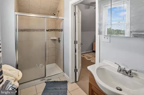 Bath - 4417 Craddock Ave, Baltimore, MD 21212 photo 3 of 4