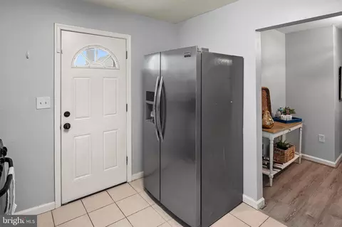 Entry Way - 4417 Craddock Ave, Baltimore, MD 21212 photo 5 of 6