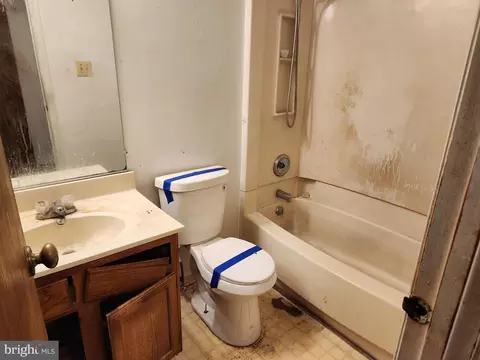 Bath - 1221 N Stricker St, Baltimore, MD 21217 photo 1 of 2