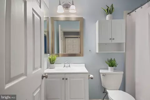 Bath - 14 E Mount Vernon Pl, Baltimore, MD 21201 photo 1 of 3