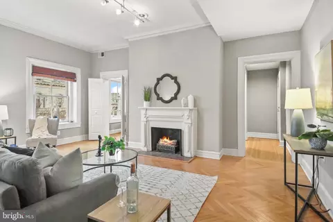 Living - 14 E Mount Vernon Pl, Baltimore, MD 21201 photo 8 of 10