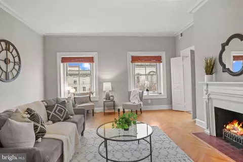 Living - 14 E Mount Vernon Pl, Baltimore, MD 21201 photo 1 of 10