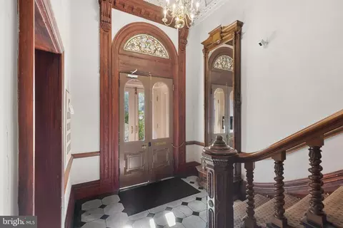 Entry Way - 14 E Mount Vernon Pl, Baltimore, MD 21201 photo 1 of 4