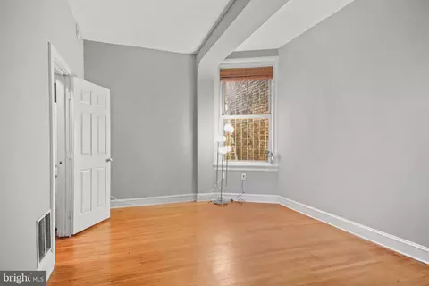 Bedroom - 14 E Mount Vernon Pl, Baltimore, MD 21201 photo 1 of 1