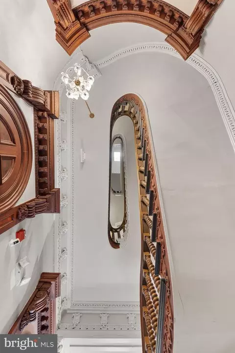 Entry Way - 14 E Mount Vernon Pl, Baltimore, MD 21201 photo 3 of 4