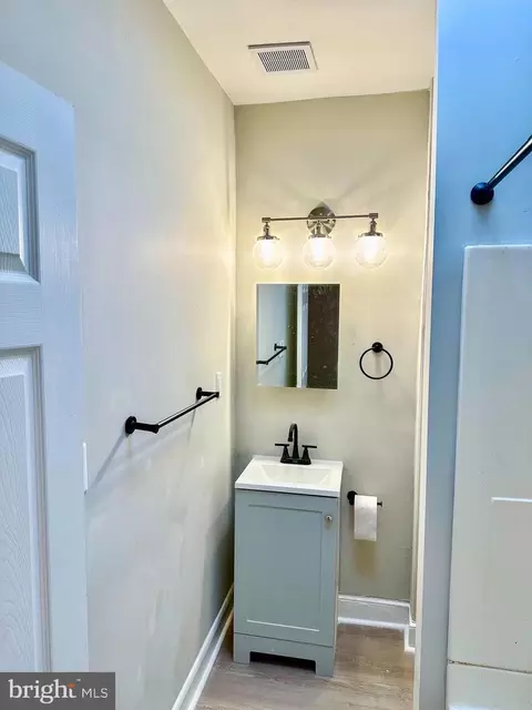 Bath - 708 Allendale St, Baltimore, MD 21229 photo 1 of 2