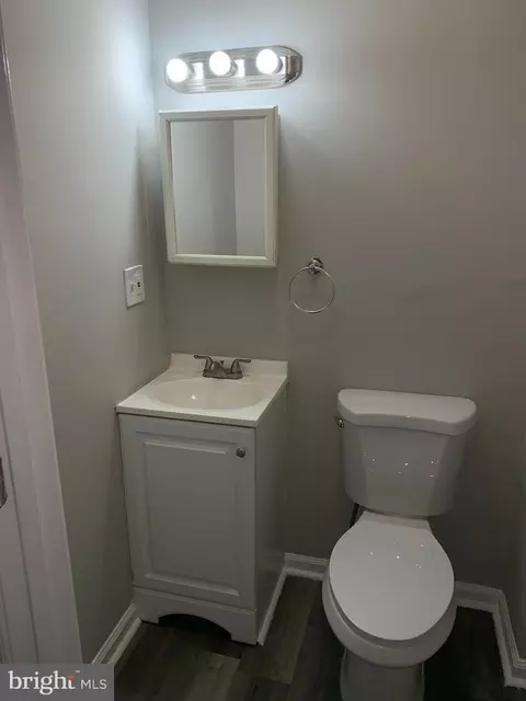 Bath - 1701 E Lafayette Ave, Baltimore, MD 21213 photo 1 of 3
