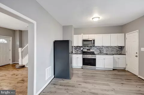 Entry Way - 732 Mccabe Ave, Baltimore, MD 21212 photo 2 of 3