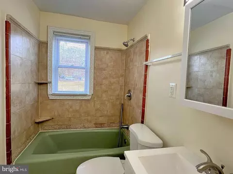 Bath - 4604 Chatford Ave, Baltimore, MD 21206 photo 1 of 2