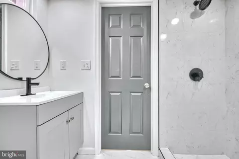 Bath - 5514 Peerless Ave, Baltimore, MD 21207 photo 2 of 4